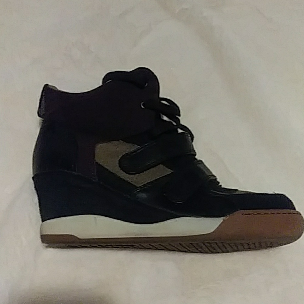 Shoes - Picture 3 of 3